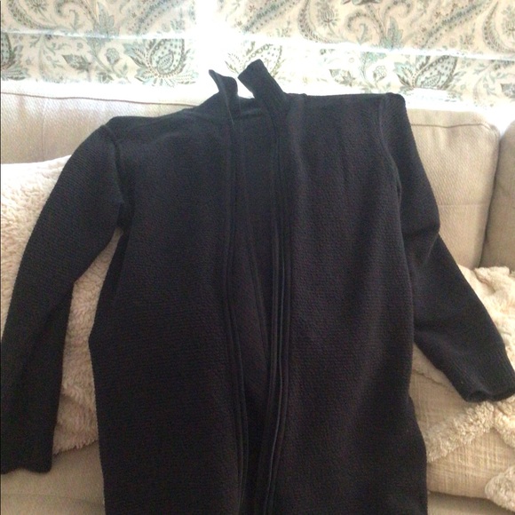 Beautiful lululemon jacket. - Picture 2 of 6